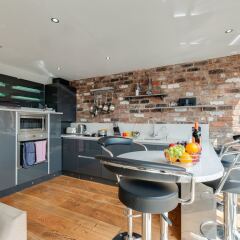 Отель Base Serviced Apartments - Sir Thomas Street Великобритания, Ливерпуль - отзывы, цены и фото номеров - забронировать отель Base Serviced Apartments - Sir Thomas Street онлайн гостиничный бар