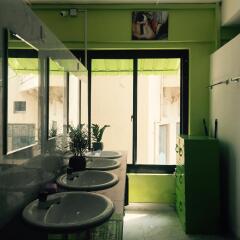 Отель Colombo Downtown Monkey Hostel Шри-Ланка, Коломбо - отзывы, цены и фото номеров - забронировать отель Colombo Downtown Monkey Hostel онлайн ванная