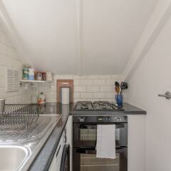 Отель 2 Bedroom Flat in North West London with Wifi в номере