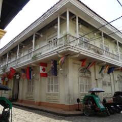 Отель White Knight Hotel Intramuros Филиппины, Манила - 3 отзыва об отеле, цены и фото номеров - забронировать отель White Knight Hotel Intramuros онлайн парковка