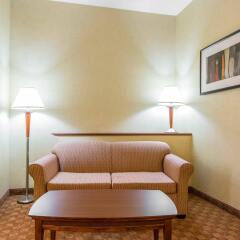 Comfort Suites South Point - Huntington in South Point, United States of America from 130$, photos, reviews - zenhotels.com guestroom