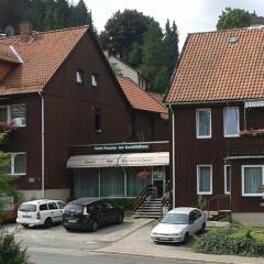 Hotel Pension am Kurmittelhaus парковка