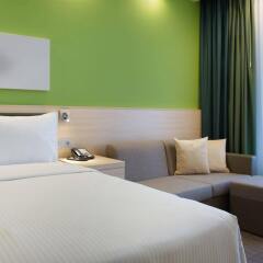 Гостиница Hampton by Hilton Minsk City Center комната для гостей фото 5