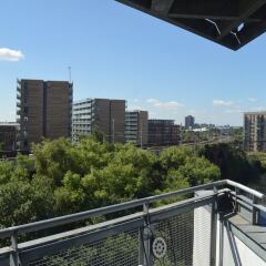 Апартаменты 2 Bedroom Apartment With Balcony Overlooking River балкон