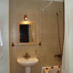 Отель Mountain Romance Apartments & Spa Болгария, Банско - отзывы, цены и фото номеров - забронировать отель Mountain Romance Apartments & Spa онлайн ванная