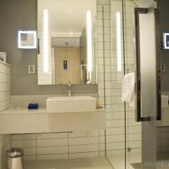Отель Radisson Blu Royal Viking Hotel, Stockholm Швеция, Стокгольм - 7 отзывов об отеле, цены и фото номеров - забронировать отель Radisson Blu Royal Viking Hotel, Stockholm онлайн ванная фото 2