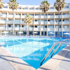 Отель Aparthotel Fontanellas Playa Испания, Плайя-де-Пальма - 2 отзыва об отеле, цены и фото номеров - забронировать отель Aparthotel Fontanellas Playa онлайн бассейн