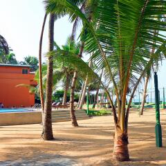 Roy Villa Beach Hotel пляж