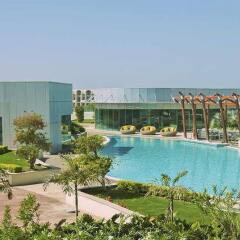 Отель Hilton Capital Grand Abu Dhabi ОАЭ, Абу-Даби - отзывы, цены и фото номеров - забронировать отель Hilton Capital Grand Abu Dhabi онлайн бассейн фото 2