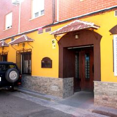 Отель Hostal Los Molinos парковка