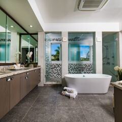 Отель Everything Nice By the Sea in Montego Bay 5BR Ямайка, Монтего-Бей - отзывы, цены и фото номеров - забронировать отель Everything Nice By the Sea in Montego Bay 5BR онлайн ванная фото 2