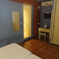 Отель Hostal Los Caracoles комната для гостей