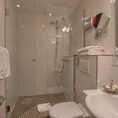 Отель Timhotel Tour Montparnasse ванная фото 2