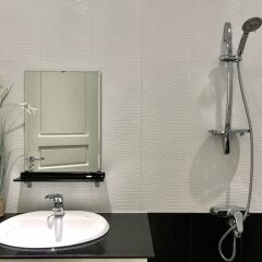Отель Vivid Garden Homestay Вьетнам, Нячанг - отзывы, цены и фото номеров - забронировать отель Vivid Garden Homestay онлайн ванная фото 2