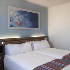 Отель Travelodge Barcelona Poblenou комната для гостей фото 3