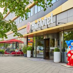 Отель Ramada Hotel Berlin-Alexanderplatz Германия, Берлин - отзывы, цены и фото номеров - забронировать отель Ramada Hotel Berlin-Alexanderplatz онлайн вид на фасад