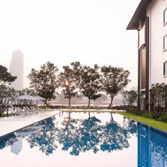 Отель Ibis Bangkok Riverside бассейн