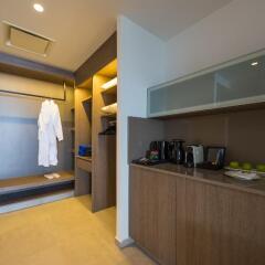 Отель Cavo Maris Beach в номере