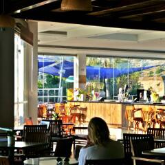 Отель Theo Sunset Bay Holiday Village гостиничный бар