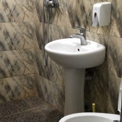 Zgarbi Hostel Грузия, Тбилиси - отзывы, цены и фото номеров - забронировать отель Zgarbi Hostel онлайн ванная