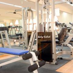 Отель Al Liwan Suites фитнесс-зал
