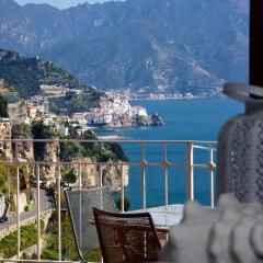 Отель Holiday In Amalfi Италия, Амальфи - отзывы, цены и фото номеров - забронировать отель Holiday In Amalfi онлайн балкон