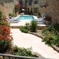 Отель Bellavista Farmhouses Gozo Мальта, Шаара - отзывы, цены и фото номеров - забронировать отель Bellavista Farmhouses Gozo онлайн балкон