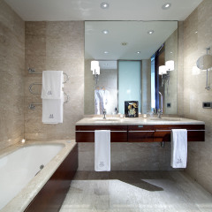 Отель Eurostars Grand Marina ванная