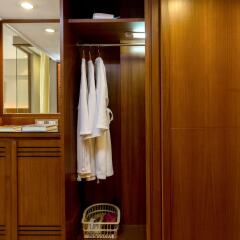 Отель Ramada Plaza by Wyndham Bangkok Menam Riverside удобства в номере фото 2