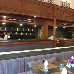 Отель Avani Pattaya Resort гостиничный бар