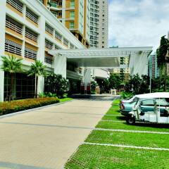 The Narathiwas Hotel & Residence Sathorn Bangkok городской автобус