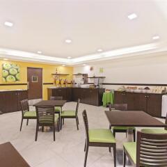 Отель LQ Hotel by La Quinta Cancun Мексика, Канкун - отзывы, цены и фото номеров - забронировать отель LQ Hotel by La Quinta Cancun онлайн питание