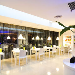 Отель 168 Green Motel гостиничный бар
