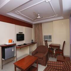 OYO 645 Hotel Tourist Deluxe комната для гостей фото 5