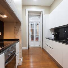 Апартаменты Baixa Vintage Three-Bedroom Apartment - by LU Holidays Лиссабон в номере фото 2
