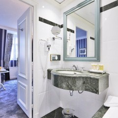 Отель Golden Tulip Washington Opera Франция, Париж - 11 отзывов об отеле, цены и фото номеров - забронировать отель Golden Tulip Washington Opera онлайн ванная