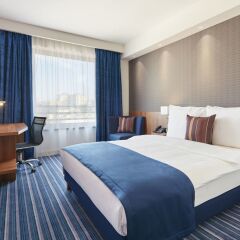 Отель Holiday Inn Express Belgrade - City комната для гостей фото 2