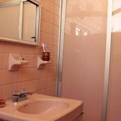 The Roof Backpackers Hostel ванная