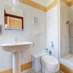 Отель B&B In the Center You Too ванная фото 2