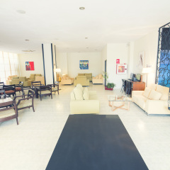 Отель Azuline Hotel Pacific Испания, Сан-Антони-де-Портмань - 2 отзыва об отеле, цены и фото номеров - забронировать отель Azuline Hotel Pacific онлайн интерьер отеля