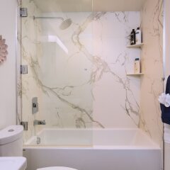 Апартаменты New Urban Downtown LA Luxury Apartment ванная фото 2
