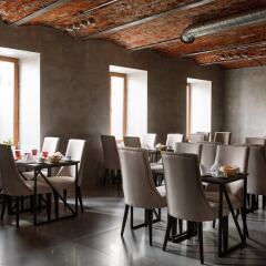 Custos Hotel Riverside питание
