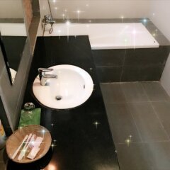 Отель B Lan House Вьетнам, Хойан - отзывы, цены и фото номеров - забронировать отель B Lan House онлайн ванная