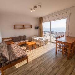 Отель Apartaments AR Muntanya Mar Испания, Бланес - отзывы, цены и фото номеров - забронировать отель Apartaments AR Muntanya Mar онлайн комната для гостей фото 2
