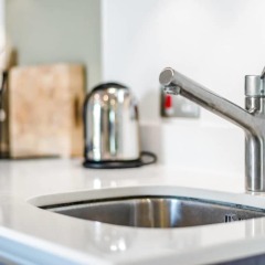 Апартаменты Lovely Studio W/balcony in Islington, 4 Guests в номере