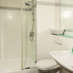 Отель Skyline View 1 BD Apt ванная