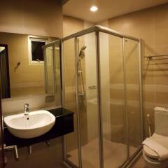 Отель April Suites Pattaya Паттайя ванная