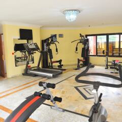 Отель Peemos Place Warri фитнесс-зал