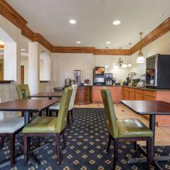 Отель Days Inn Cleburne гостиничный бар