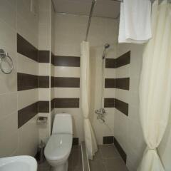 Отель Log Inn Boutique Тбилиси ванная фото 2